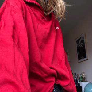 Oversized röd tröja med dragkedja, köpt på secondhand. Köpare står för frakt✌🏻