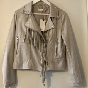 Mango jacka - Beige jacka i mocha, aldrig använd med lappen kvar💓