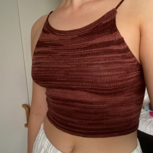 Virkad topp - Brun virkad topp med knytning på ryggen från shein 