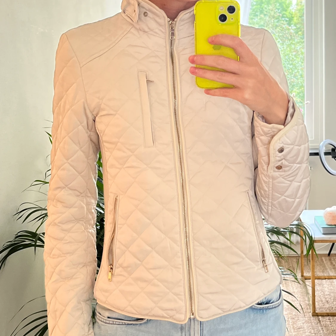 Quiltad lätt jacka, beige med gulddetaljer, zara, S. - 90