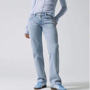 Super fina och trendiga jeans. Storlek W 24 L32 buda privat!