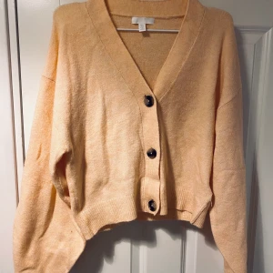 Oversize Kofta - Aprikosfärgad kofta, storlek XS (oversize) Helt ny och aldrig använd 