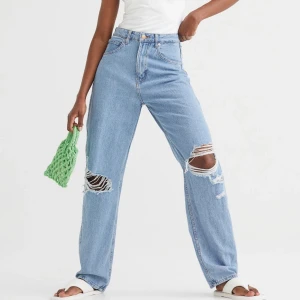 Jeans - Ett par ursnygga jeans, strl 42! Köpta på H&M aldrig använda utan endast testade!