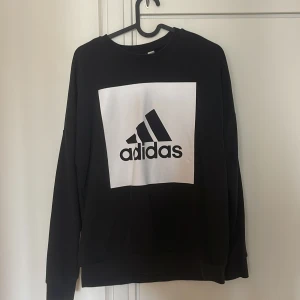 Adidas - Jätte fin adidas tröja Frakt tillkommer på priset 