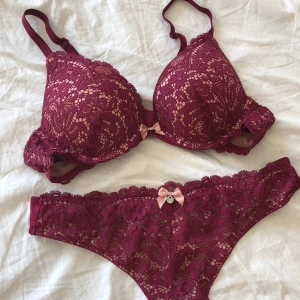 Underkläder set - Superfint set från hunkemöller, endast provat, bh 70A med lite push up, trosor S