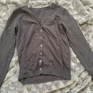 S - En jätte fin knapp kofta som jag har använt ca 5 ggr