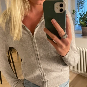 Softgoat kofta - Mysig softgoat kofta i Kashmir. Knappt använd och köpt för 2500☺️