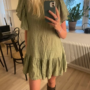 Grön klänning zara - Söt klänning i super fin grön färg💚