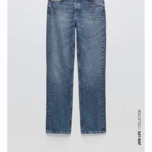 Två par jätte snygga jeans från zara som jag säljer eftersom jag råka beställa för stor storlek o hann aldrig lämna tillbaka i tid! De säljs inte längre och är i nyskick. De är köpta för 359 kr/st men säljer för 199 kr/st💕