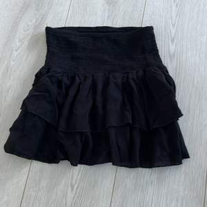 Fin kjol aldrig använt skulle gärna ha kvar den om den inte var för liten 