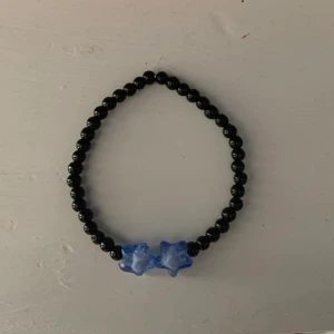 Blåstjärna armband⭐️🌀  - Armbandet passar all eftersom tråden är ”stretchig”🌀⭐️