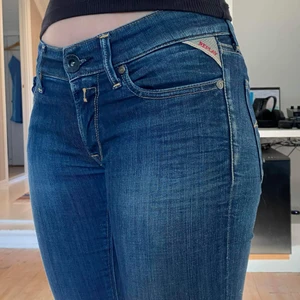Replay blue skinny jeans - Super comfortable skinny jeans and in very good condition. They don't fit me anymore. They are elastic and very flattering 
