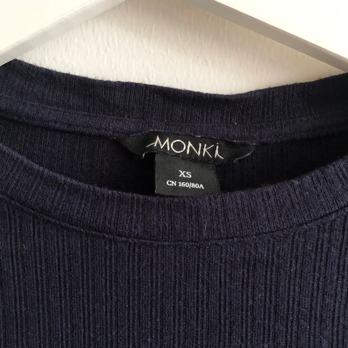 Monki ribbad marinblå top xs - 91