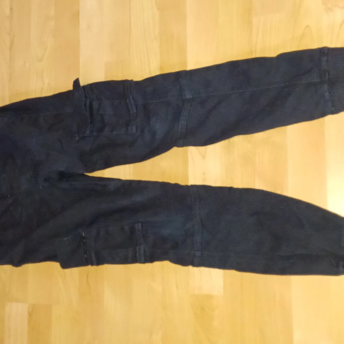 Byxor med resor i midjan