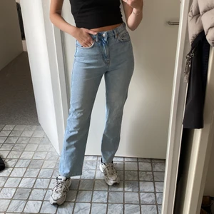 Weekday Jeans - Intressekoll på mina fina Weekday jeans Voyage som tyvärr är lite för korta på mig! 