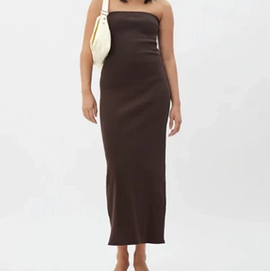 Weekday Tania ribbed tube dress  - Helt ny, inget att anmärka på. Fortfarande med lappar kvar. Storlek medium. Passar nog en small och large med då den är väldigt stretchig. Priset är inklusive frakt. Finns att hämta i Malmö för 250 om man vill det istället. 