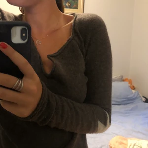 Stickad tröja!❤️ - Ah säljer denna fina Hunkydory tjocktröjan med stjärnor på armbågarna! Den snyggaste och skönaste stickade tröjan perfekt för hösten ❤️👌