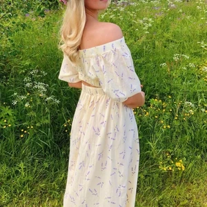 Sommarklänning - Jättefin sommarklänning från H&M. Använd endast en gång 🌸 köpare står för frakt 