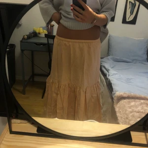 Långkjol!  - Säljer denna ursnygga oranga långkjolen från hm!!! Köpt för 399!🧡