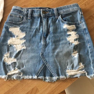Jeanskjol hollister - Jeanskjol från hollister, storlek w26. Fint skick!  