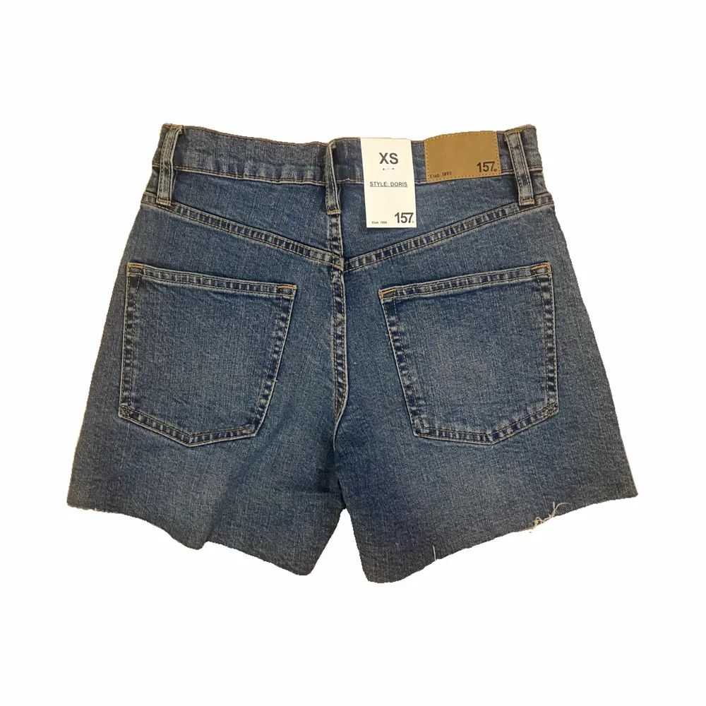 Snygga blåa jeansshorts från lager 157, aldrig använda och går att vika upp dem om man vill! 💙 DM vid frågor osv! ❗️Tryck ej på köp direkt ❗️. Shorts.