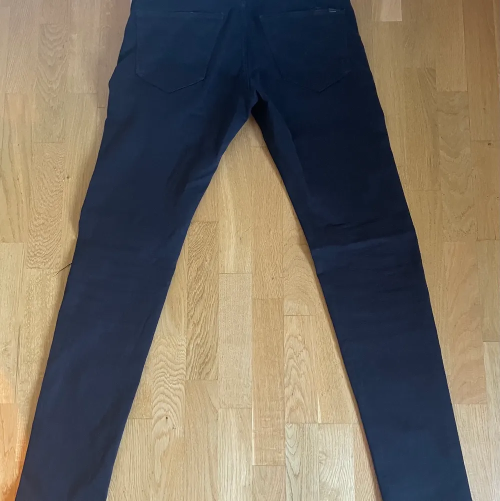 Snygga jeans byxor från G-star, passar jätte bra och är även i super bra skick. Storlek: Width - 31 & Length - 34. Nypris 550kr. Säljer för 250, pris går att diskuteras . Jeans & Byxor.