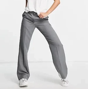 Grå kostymbyxor  - Gråa kostymbyxor i nyskick! 