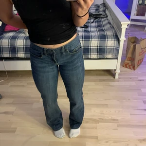Sjukt snygga jeans  - Säljer dessa sjukt snygga jeans strl 29😁❤️ pris typ 250💗💗