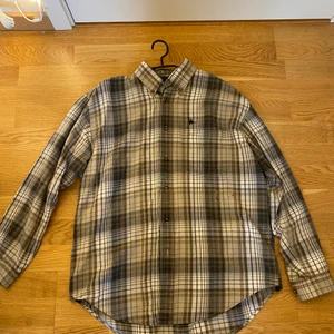 Overshirt  - Skön overshirt / skjorta. Inga defekter.