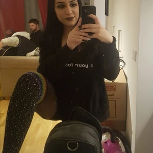 Stayover socks  - Knästrumpor med rengbågsfärg runt knäna och glitter över hela strumpan.