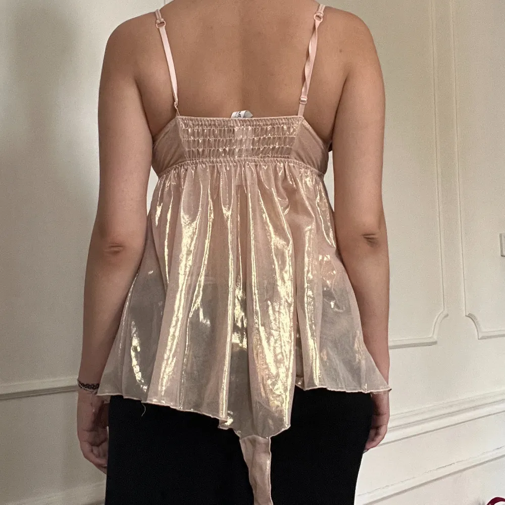 Oanvänd. y2k rosa lingerie topp/body från märket Ella May. storlek 75C (storlek S). möts upp i stockholm eller fraktar 🖤. Toppar.