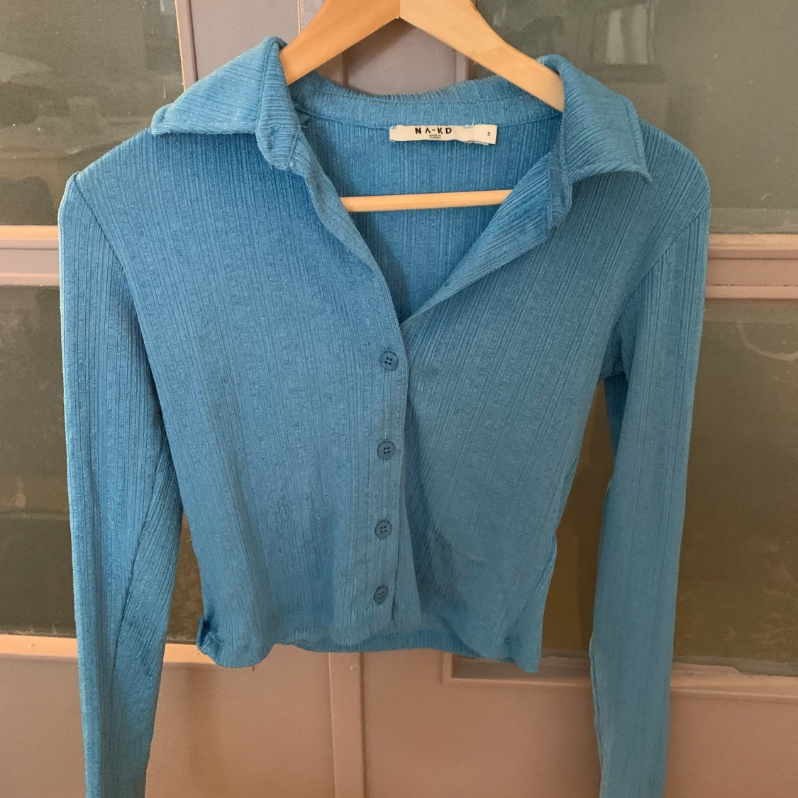 Snygg skimrig tröja från na-kd 