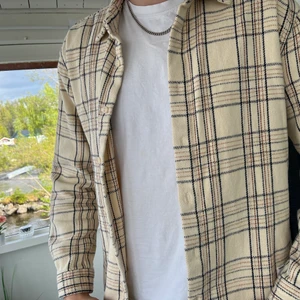 skjortjacka  - skjortjacka från pull&bear 