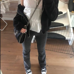 Zara jeans  - Säljer mina superfina Zara split slim jeans dö jag inte passar i dem så bra❤️ 