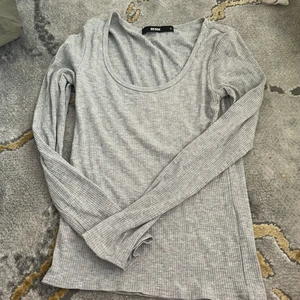 Långärmad tröja - Långärmad tröja från bikbok storlek S. Använd fåtal ggr