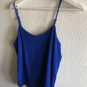 Fin mörkblått linne - Väldigt fin färg och bra material 