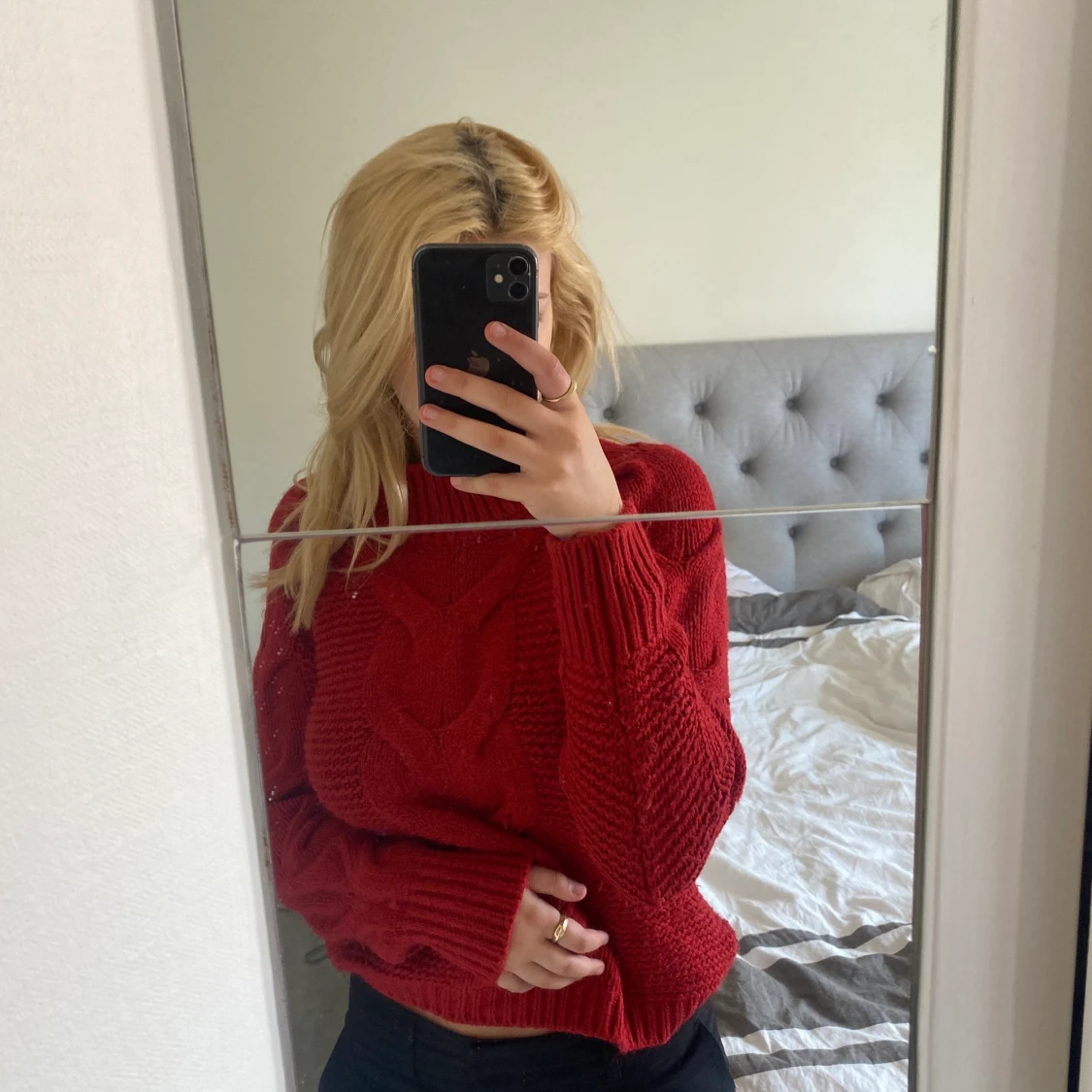 Fin och mysig stickad röd tröja 