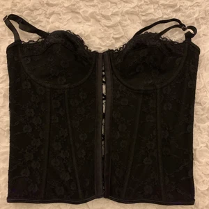 Svart korsett - Jättesnygg svart korsett som aldrig är använd, säljs på grund av för stor. Storlek s💗💗💗