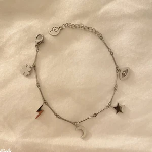 Söker Edblad armband  - Hej jag söker detta Edblad armband u silver eller guld för rimligt pris 