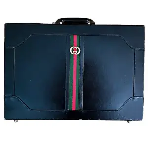 Gucci Retro briefcase in black leather purchased in the 80s. Functional lock and in good vintage condition 