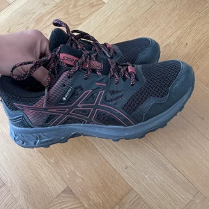 Asics Gel Sonoma Goretex - Really good condition. Just wore it the past season max 10 times. Very comfortable sole, goretex so waterproof. Perfect for Sweden.  Size : EU 39, 24.5cm (good fit for those who are 38) #outdoor #gtx #goretex