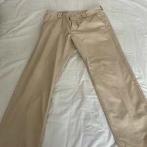 Sweet Skateboards vida byxor - Vida beige byxor riktigt snygga. Skate brallor. Storlek 34. Varsamt använda 