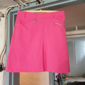 Röhnisch - Som ny, shorts under kjolen 