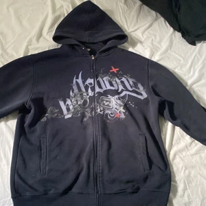 billabong hoodie - inte använd så mycket pågrund av att den sitter fel på mig, väldigt stor.