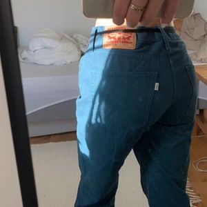 Levis byxor  - Rensade ut min gaderob och säljer alla byxor som är för stora!! Unisex!! 💞 köparen står för frakten men jag möter även upp i Lund💞