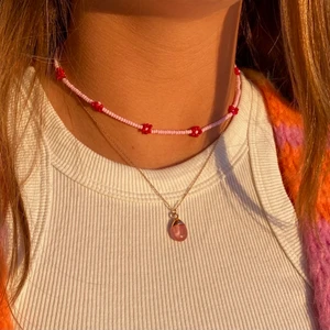 Pärlhalsband  - Fint pärlhalsband, går att göra i andra färger och modeller. 79kr, 13kr frakt💗💗