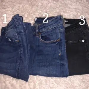 Tre par jeans i bra skick, knappt använda! Par 1 är från H&M i stl 38. Par 2 & 3 från Lager 157 i stl S. Säljes då de inte passar längre. Hör av er vid frågor eller för fler bilder💕