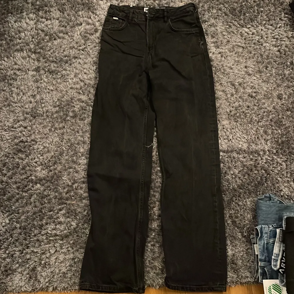 Svarta jeans från karve (carlings)  Lite lose fit . Jeans & Byxor.