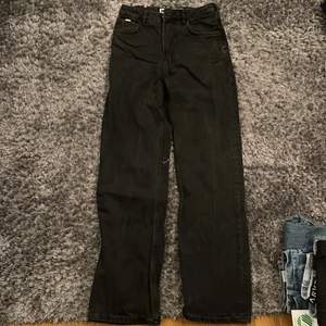 Svarta jeans från karve (carlings)  Lite lose fit 