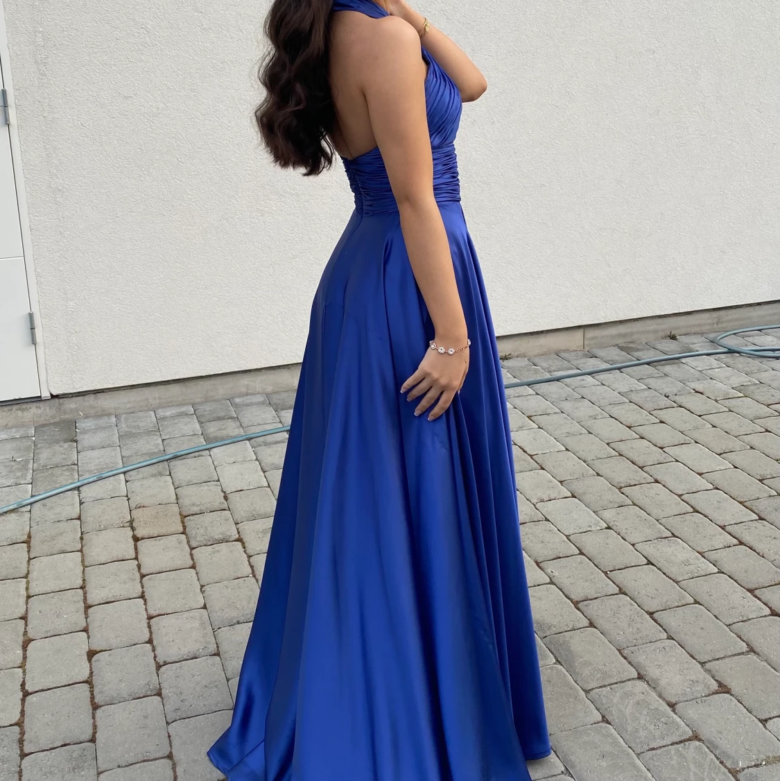 Fest/ balklänning i satin - 90